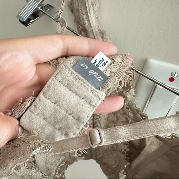 Aerie Nude Eyelash Lace Plunge Bralette - Picture 7 of 8